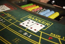 Antarmuka aplikasi mobile pupuslot menampilkan pasar Liga 1 dan kasino live-dealer